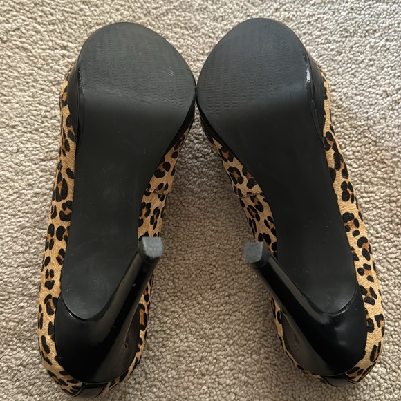 🎉Preview International- Leopard print pumps(Size 9)🎉 - Picture 5 of 7